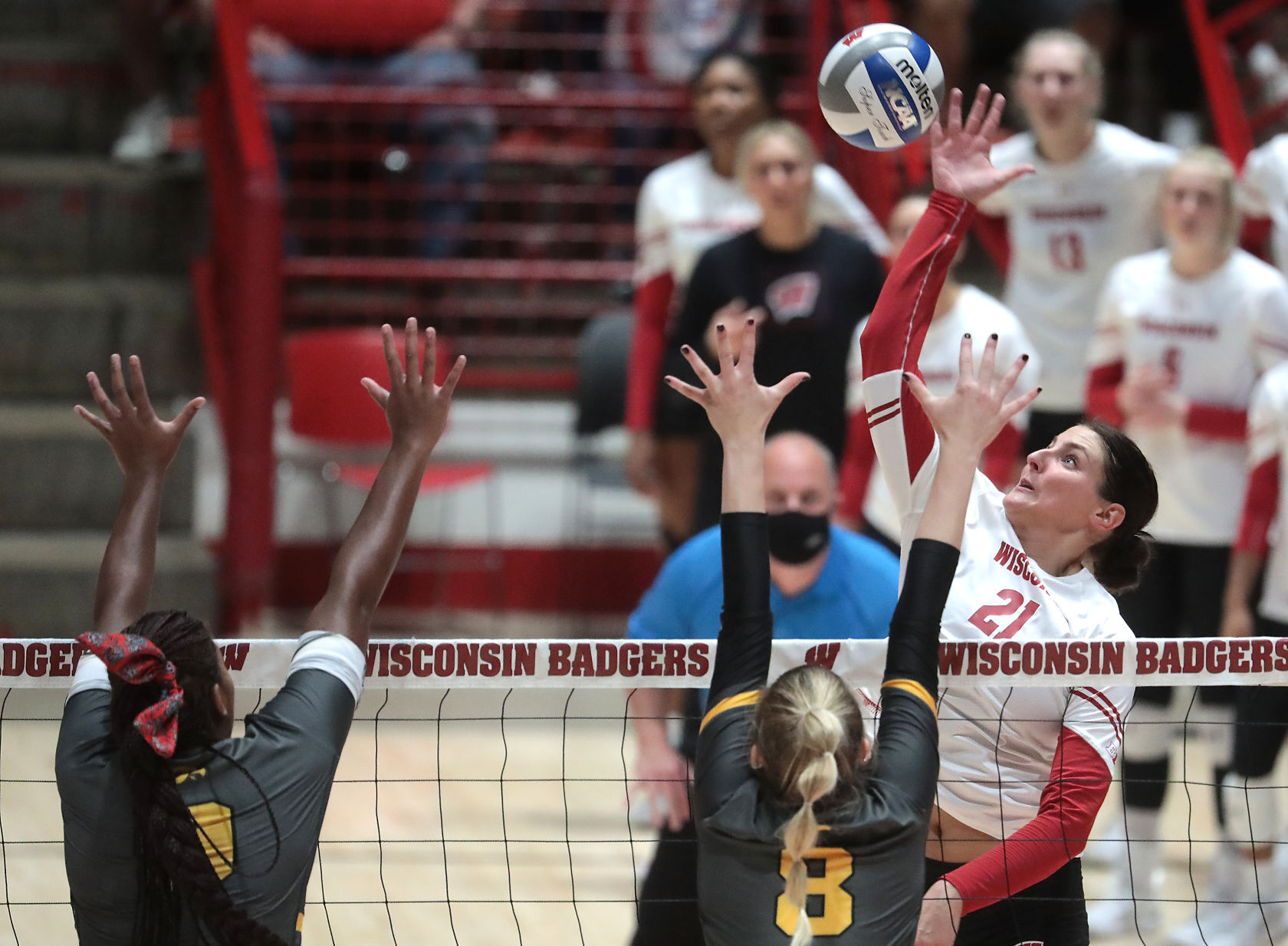 UW Iowa Vball 13-10062021201021